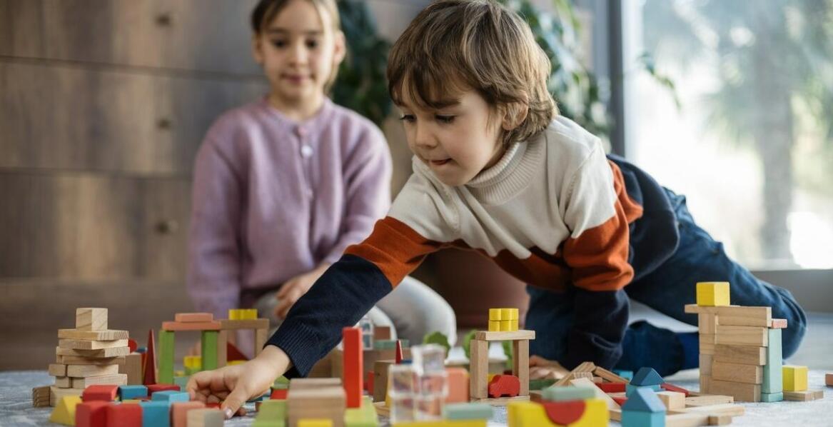 Jak sala zabaw wspiera rozwój sensoryczny dzieci?