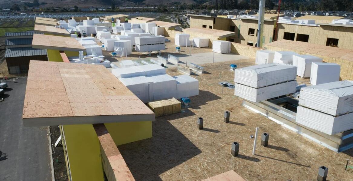 Dlaczego warto inwestować w ocieplanie dachów w kontekście oszczędności energetycznych?