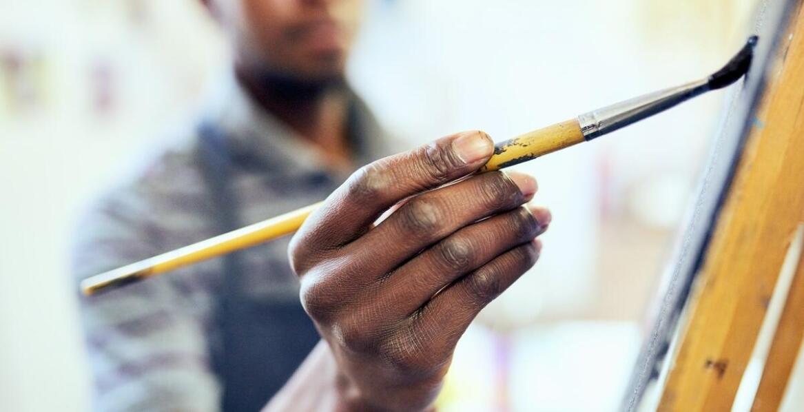 Dlaczego warto inwestować w profesjonalne krosna malarskie?