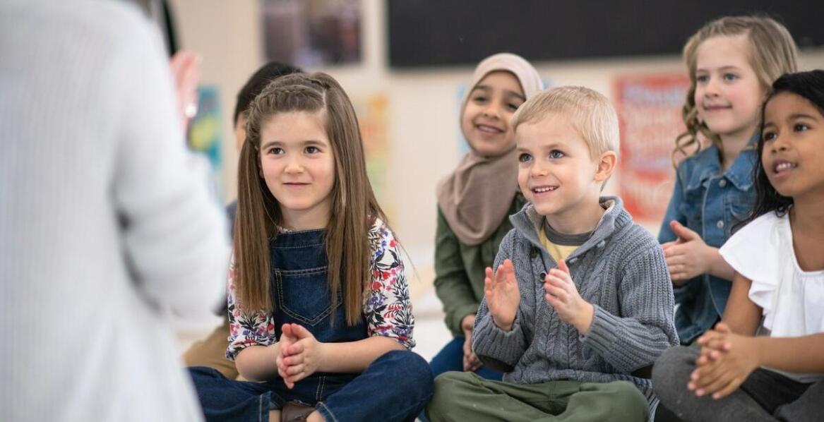 Jak zorganizować ciekawe półkolonie, które angażują dzieci w naukę języków?