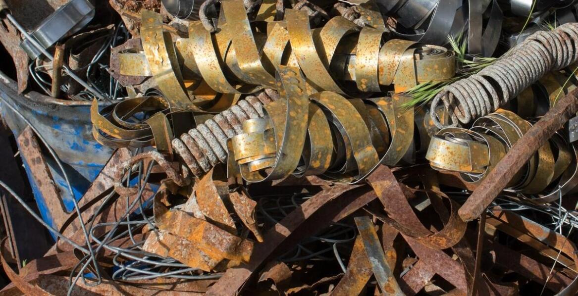 Dlaczego warto znać aktualne ceny złomu przed jego sprzedażą?