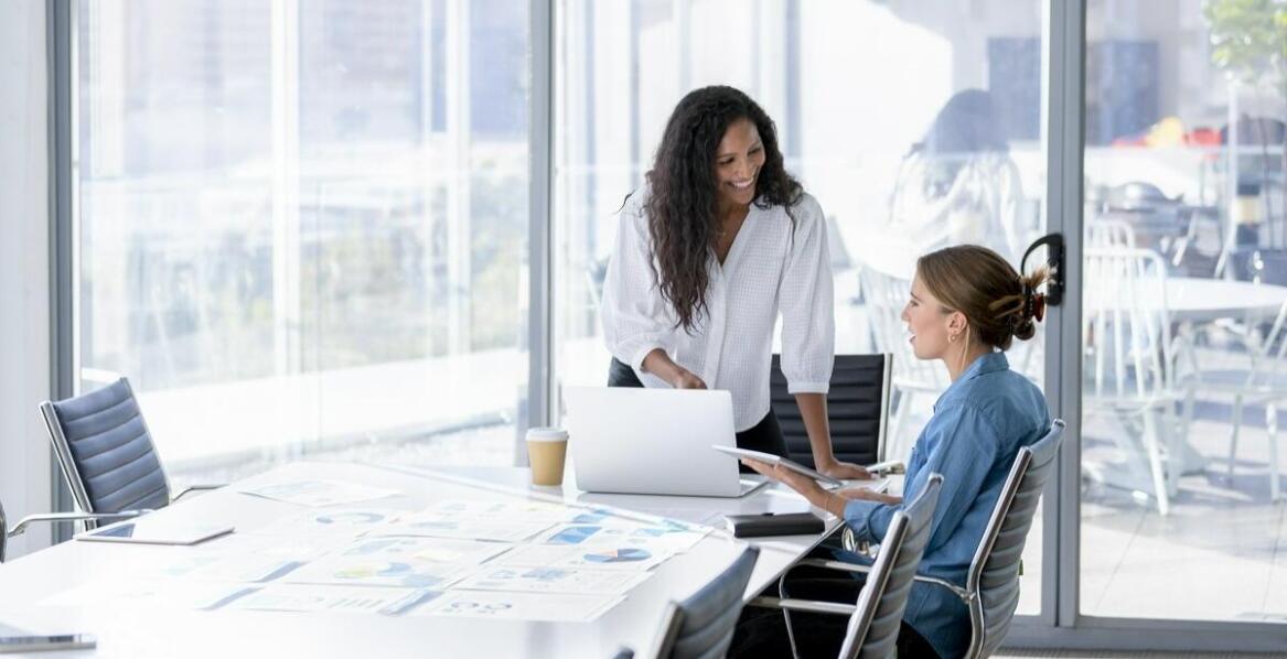 Pomoc administracyjna dla Polaków we Francji – jak usprawnić procesy biznesowe?