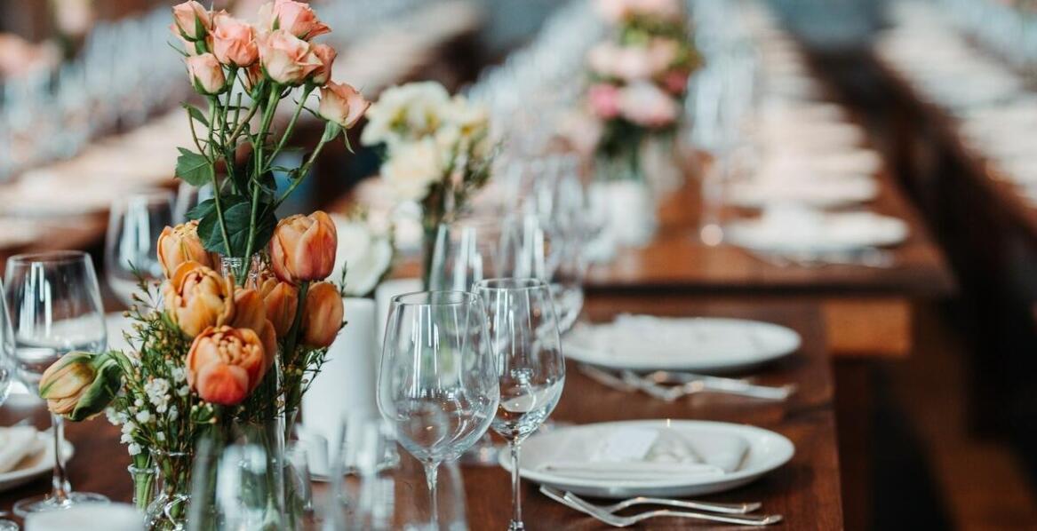 Wybór odpowiedniej sali na stypę: na co zwrócić uwagę?