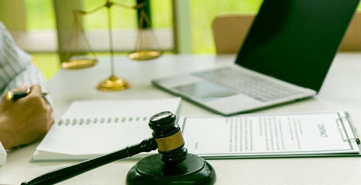 Jak radca prawny wspiera przedsiębiorców w zarządzaniu ryzykiem prawnym?