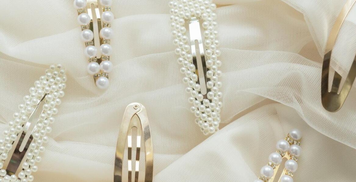 Jak wybrać najlepsze pasma włosów dziewiczych do przedłużania?