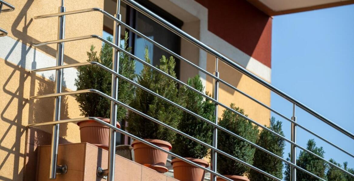 Jakie kolory oferuje nowoczesne malowanie proszkowe dla balustrad?