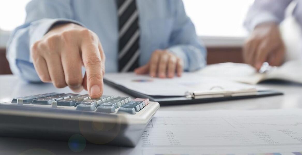 Dlaczego warto wybrać księgowość dla firm jako wsparcie biznesowe?