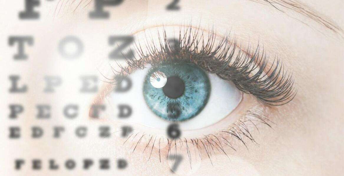 Co zrobić, gdy dziecko mruży oczy przy czytaniu? Rady ortoptysty