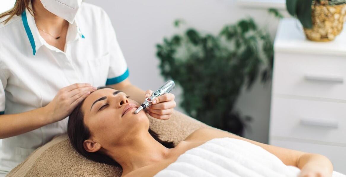 Jak mezoterapia wspiera regenerację skóry po lecie?