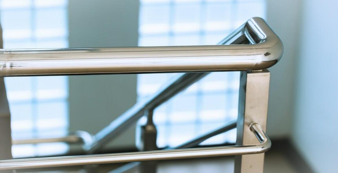 Jakie są najważniejsze cechy szyn pec-ta dla projektantów?