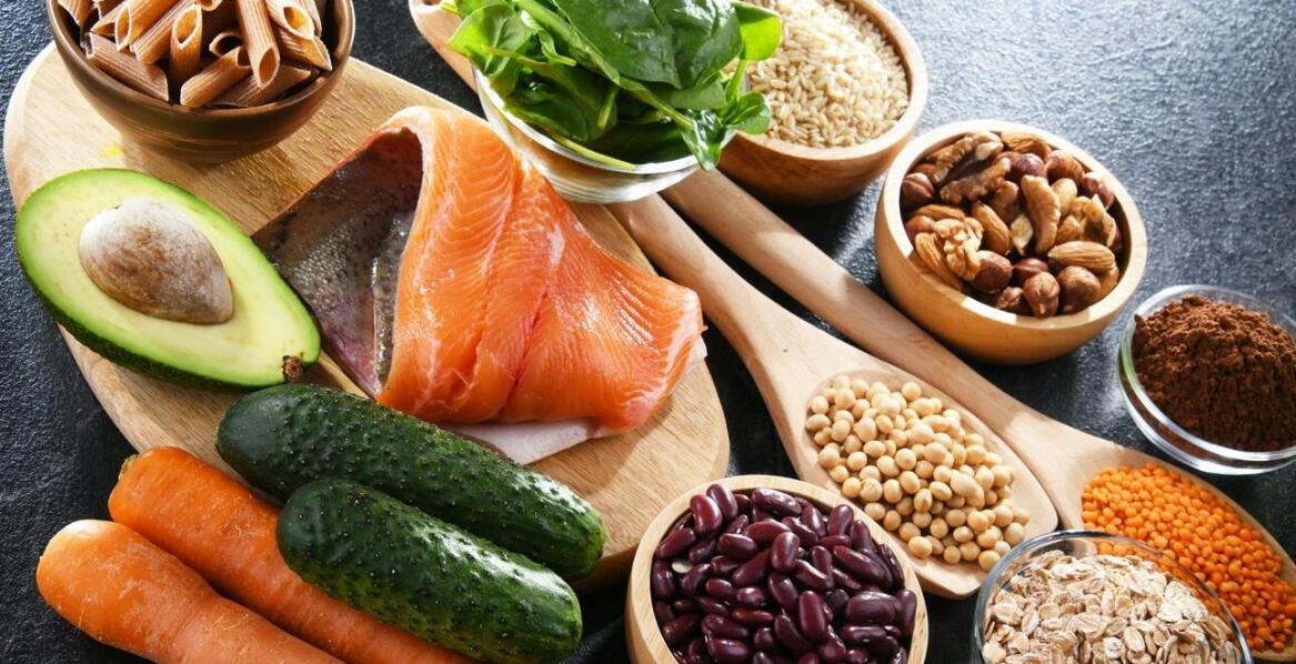 Porównanie tłuszczów zwierzęcych i roślinnych w kontekście zdrowotnym