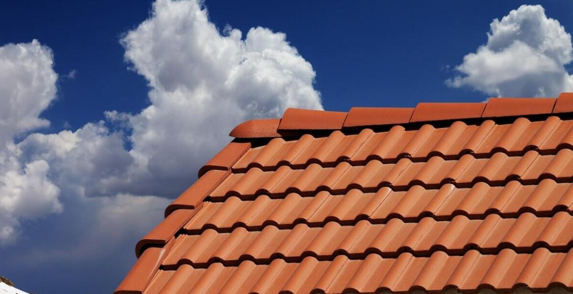 Dachówka ceramiczna w kontekście ochrony przeciwpożarowej