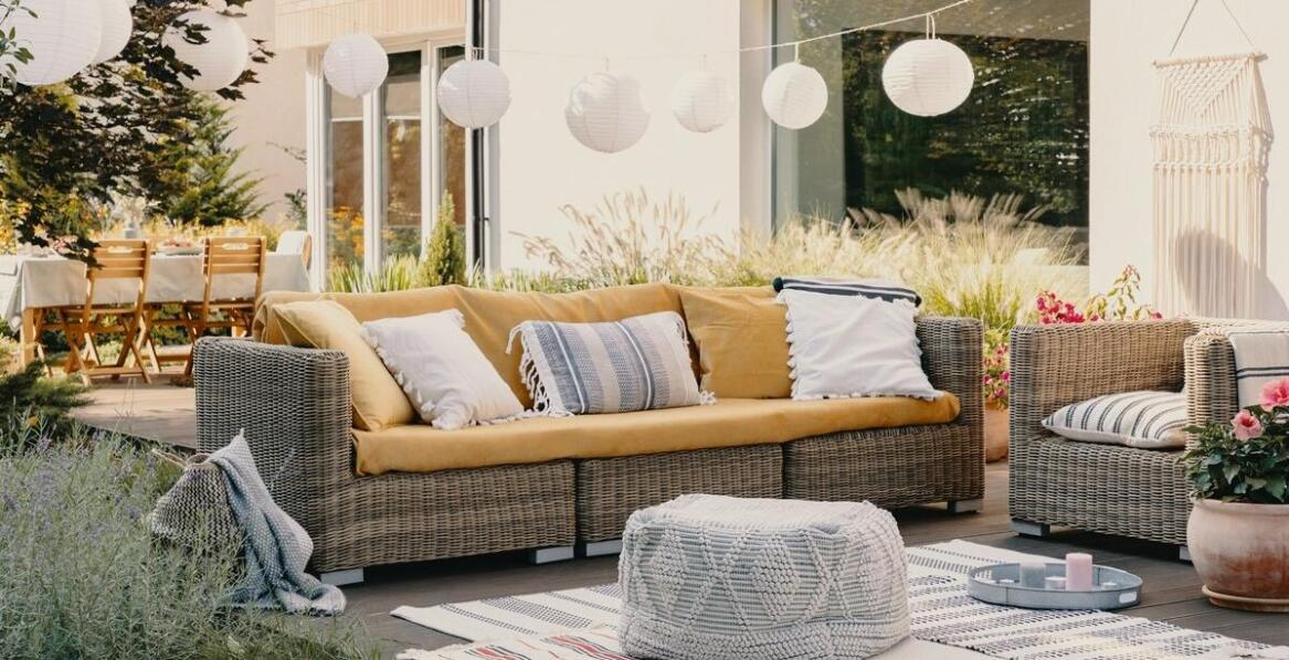 Mech poduszkowy w aranżacji balkonów i tarasów – praktyczne porady