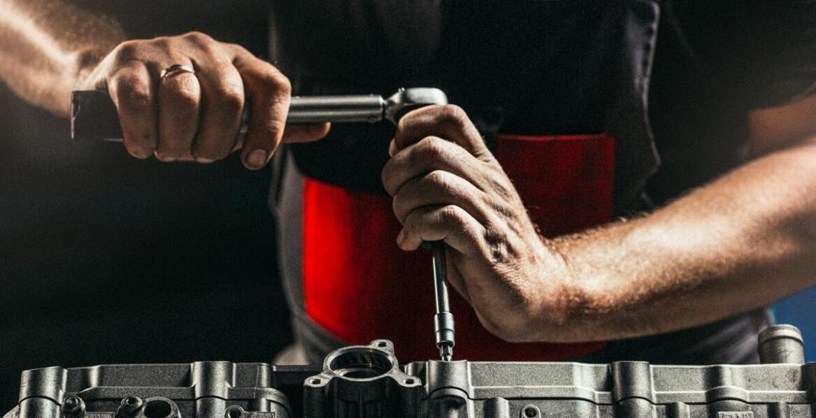 Jak honowanie wpływa na osiągi silników wysokoprężnych w ciężarówkach?