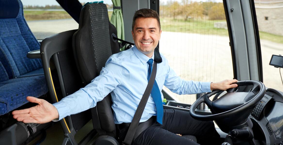 Jakie czynniki wpływają na cenę wynajmu busa z kierowcą?