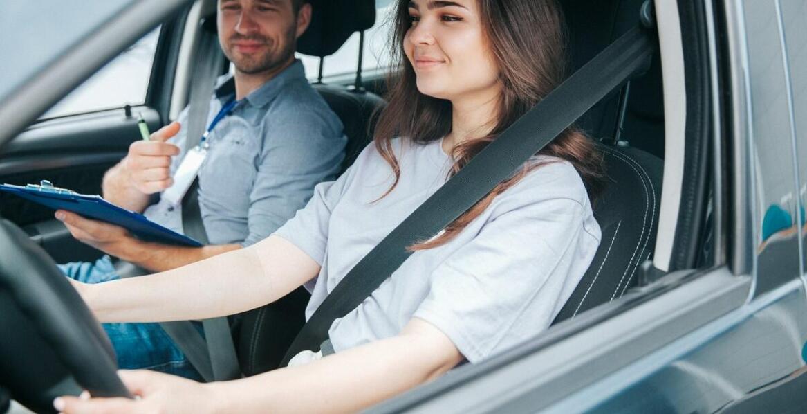 Rola interaktywnych platform w procesie nauki na prawo jazdy