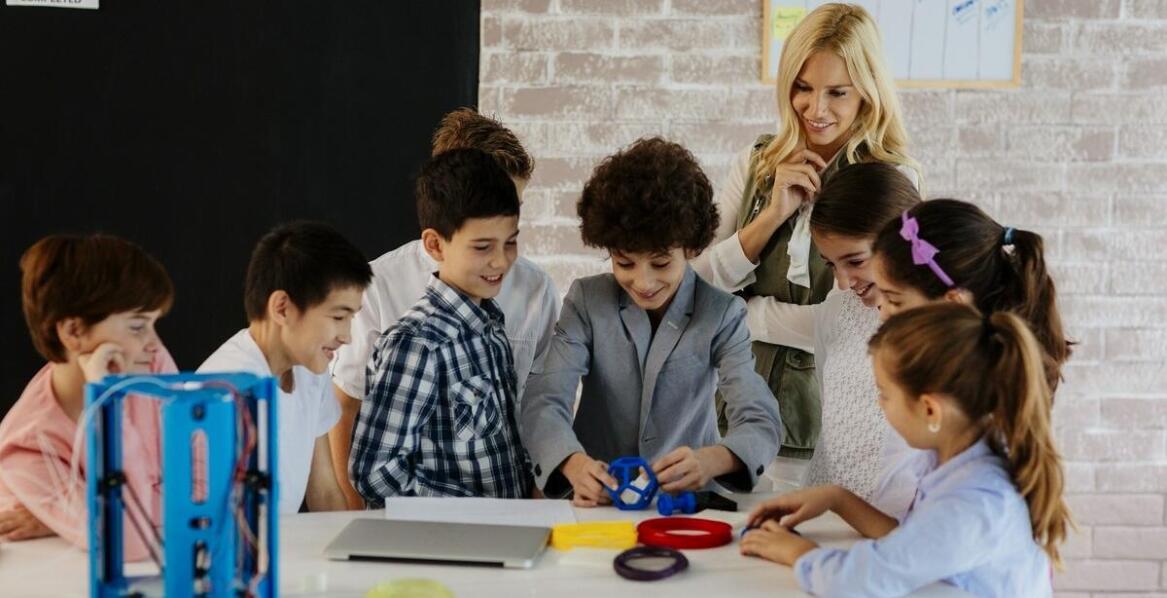 Jak rodzice mogą wspierać naukę dzieci z robotem edukacyjnym?