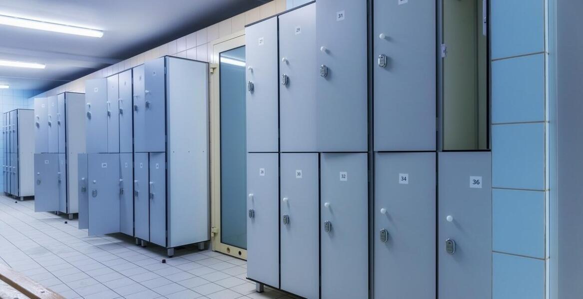 Jakie materiały dominują w produkcji szaf szatniowych?