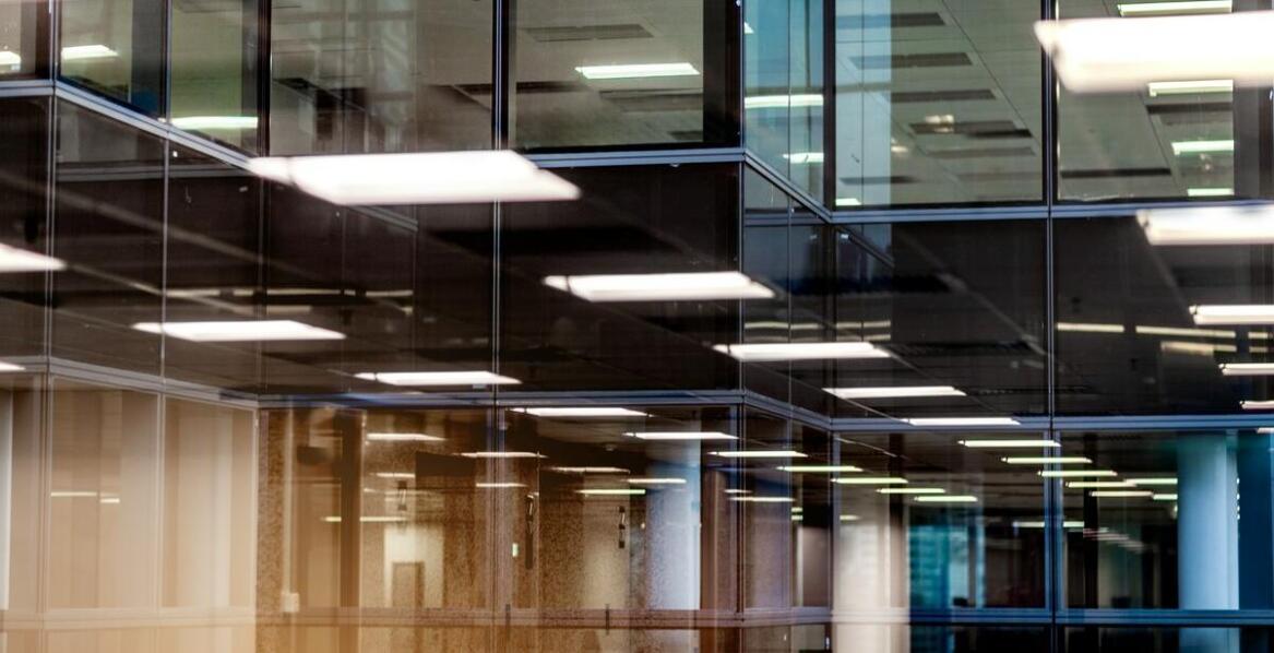 Projektowanie instalacji teletechnicznych przez elektryka Kraków – korzyści