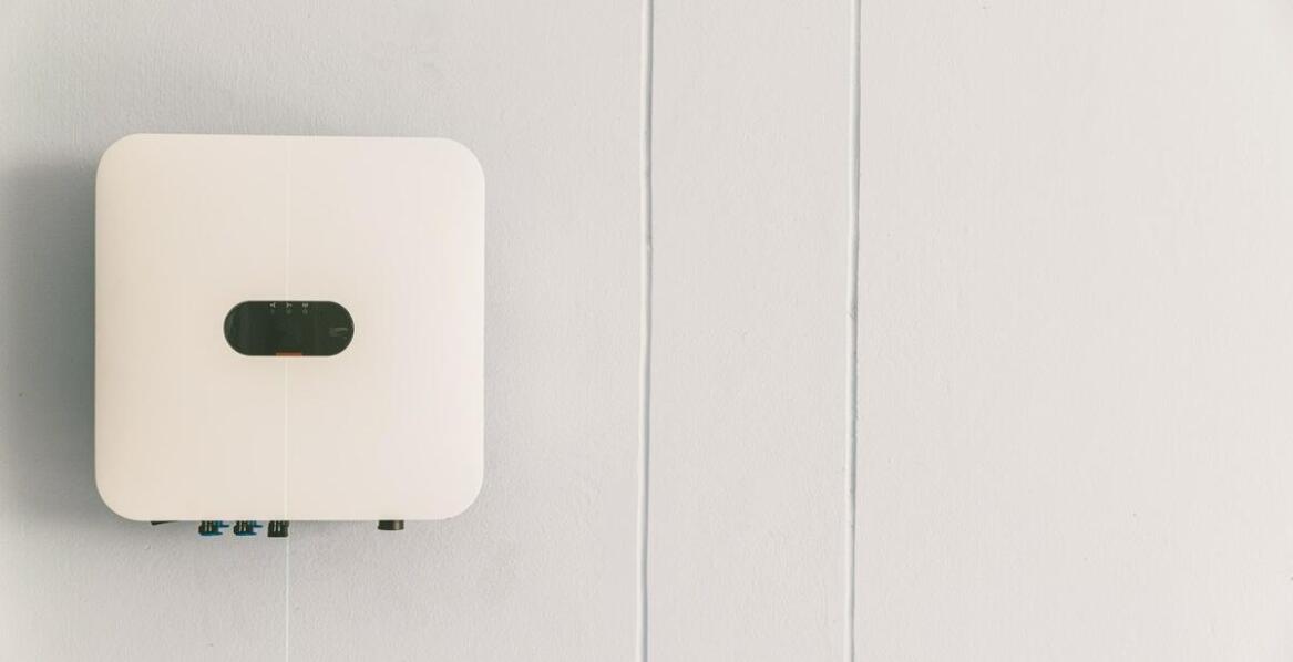 Jak silniki jamnik wpływają na efektywność energetyczną zakładów produkcyjnych?