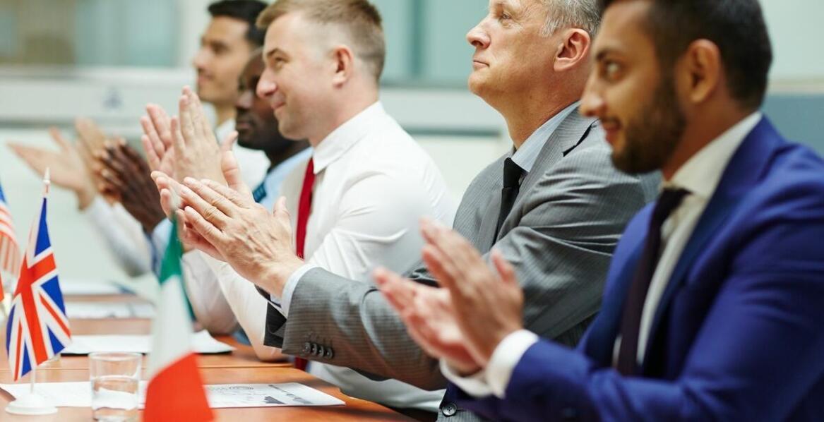 Jak tłumacz języka hiszpańskiego wspiera rozwój projektów edukacyjnych?