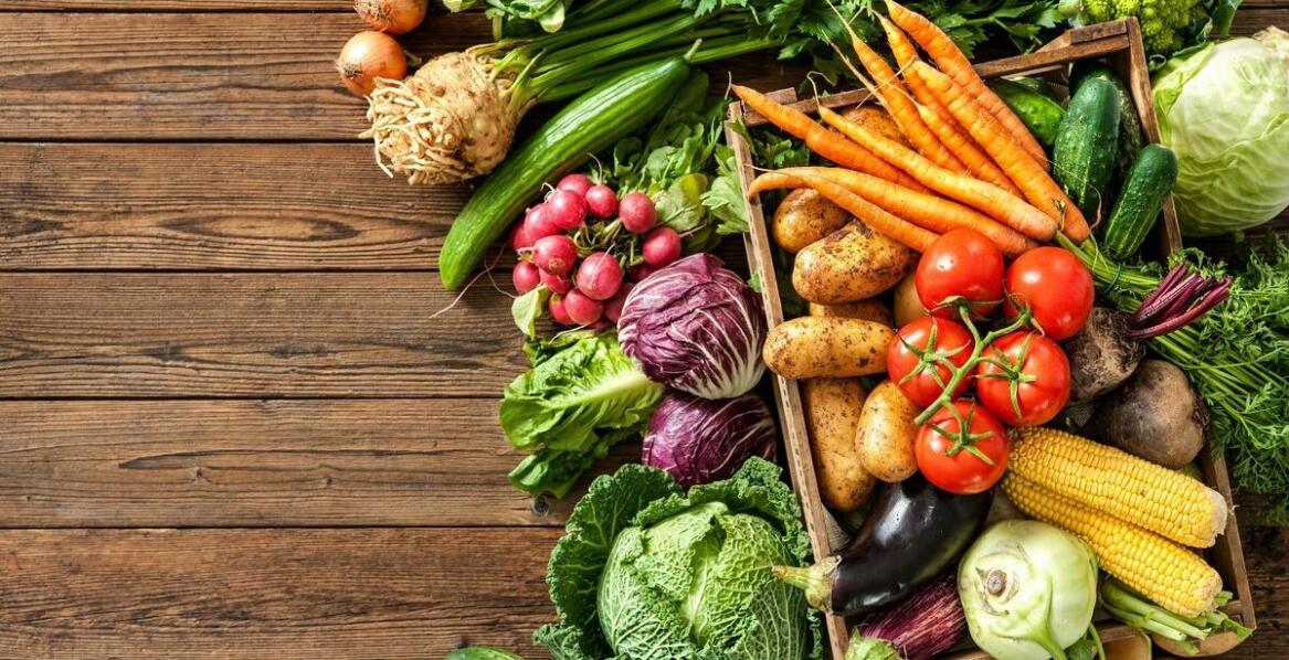 Wpływ lokalnych dostawców na jakość cateringu – co warto wiedzieć?