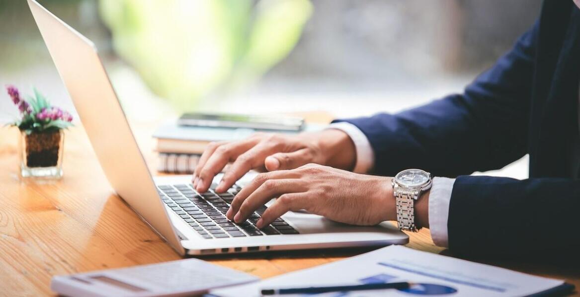 Jak adwokat może pomóc w sporach dotyczących prawa pracy?