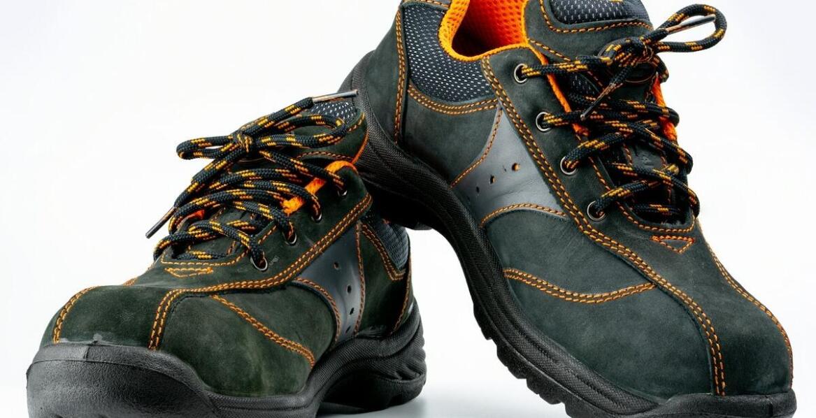 Dlaczego warto zainwestować w eleganckie obuwie medyczne jako element codziennego ubioru?