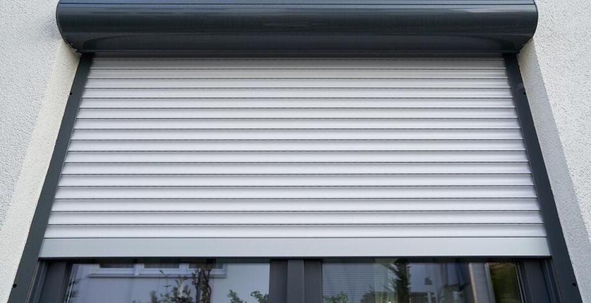 Jakie są korzyści płynące z automatyzacji rolet zewnętrznych?