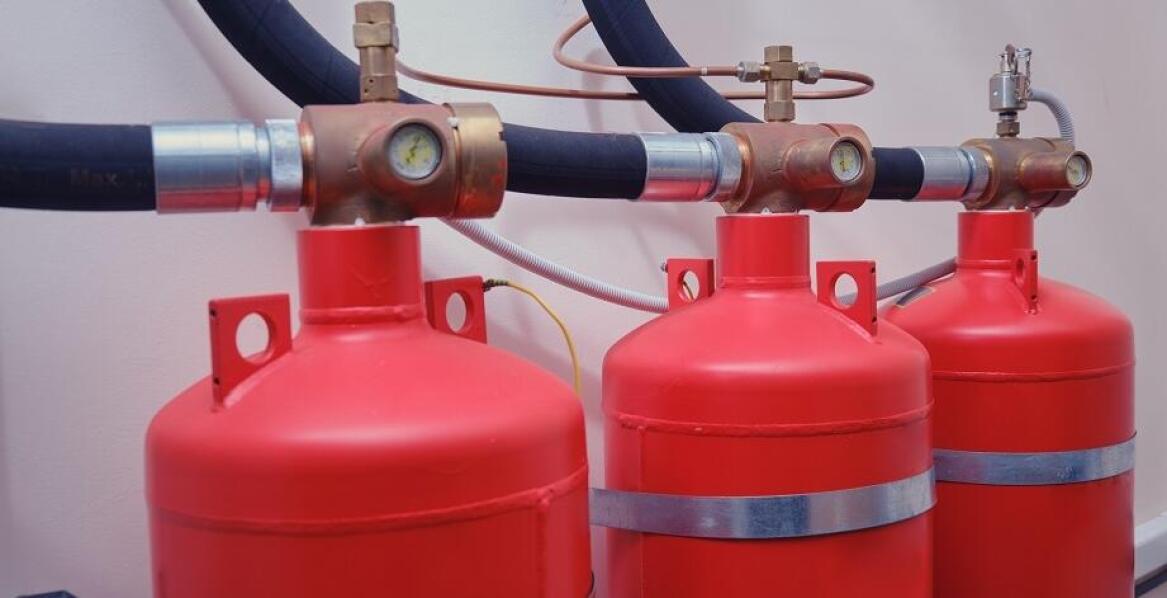 Jakie są wymagania prawne dotyczące instalacji systemów gaszenia gazami?