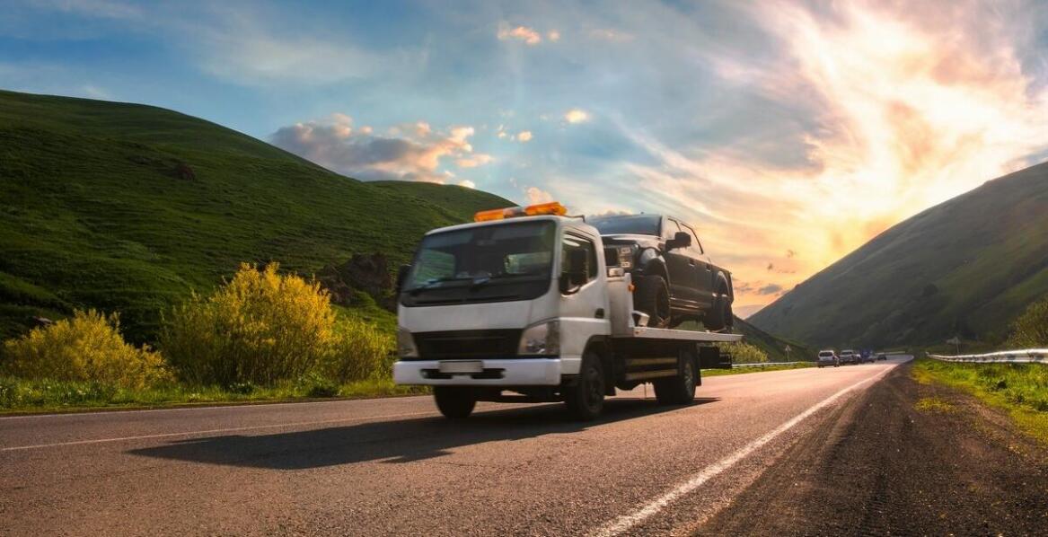 Jak szybko można spodziewać się pomocy od taniej pomocy drogowej w nagłych przypadkach?