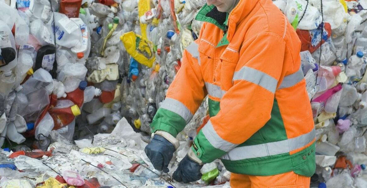 Jak skup folii integruje się z innymi formami recyklingu tworzyw sztucznych?
