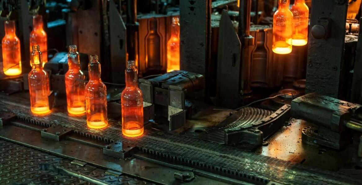 Jak szkło hartowane wpływa na bezpieczeństwo i trwałość produktów?
