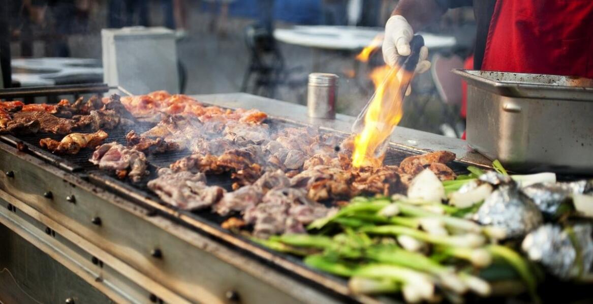 Restauracje Ostrów Wielkopolski: gdzie znaleźć stylową karczmę z tarasem grillowym?