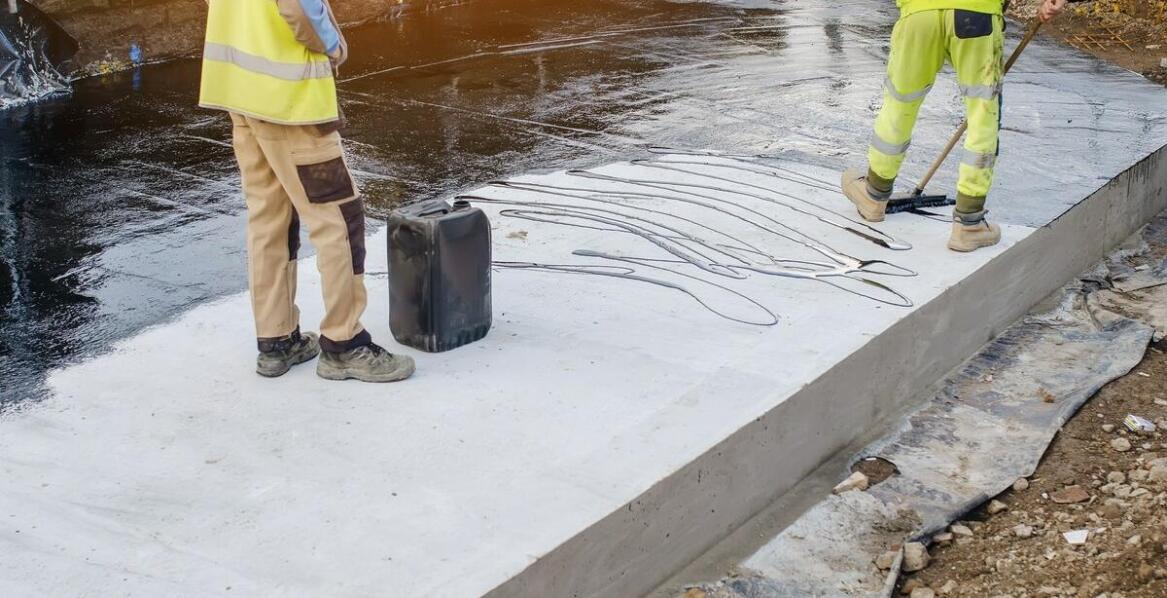 Wynajem płyt drogowych – co warto wiedzieć przed podjęciem decyzji?
