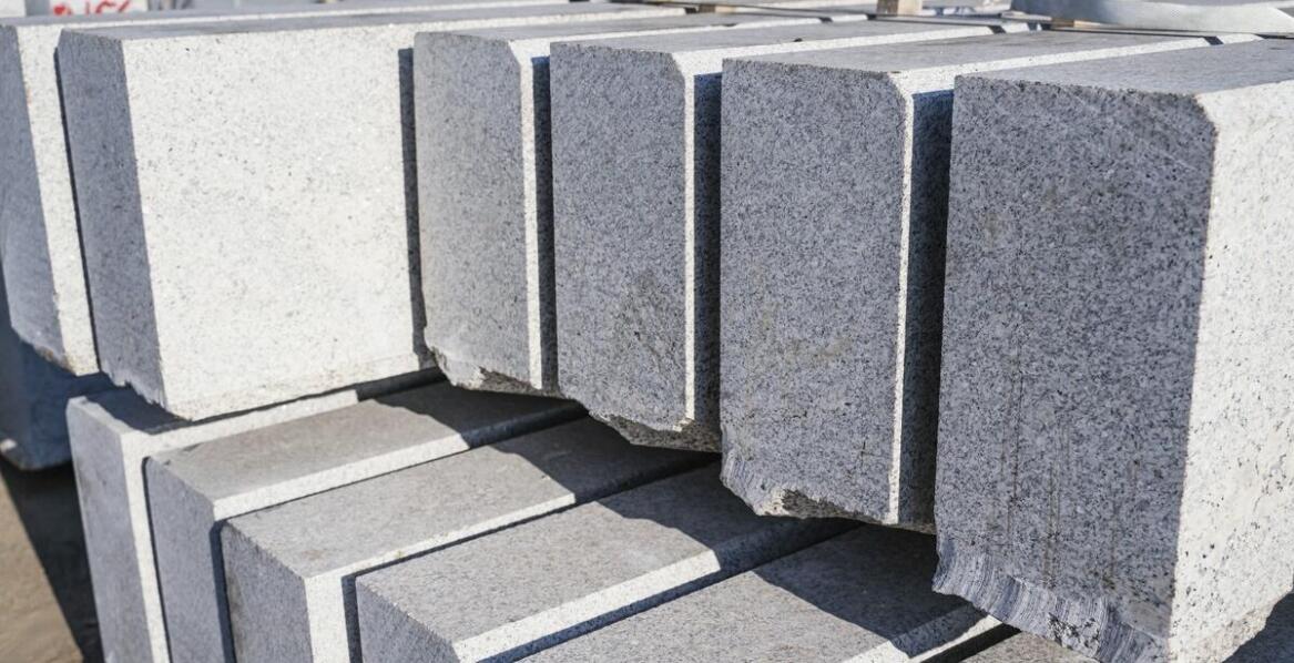 Płyty stropowe sprężone jako elementy konstrukcyjne w centrach handlowych – co warto wiedzieć?