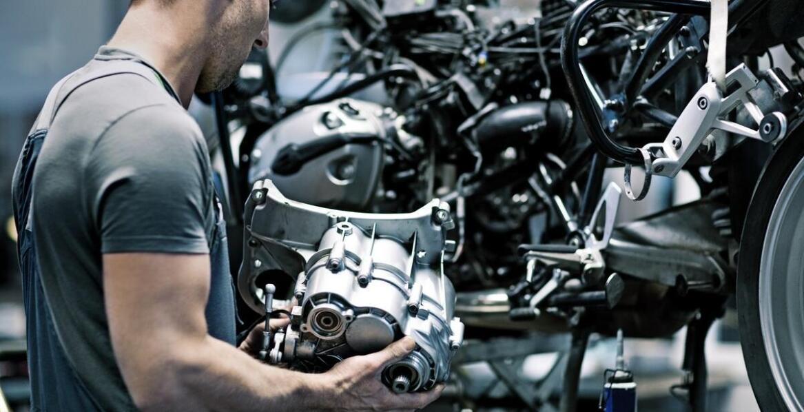 Jakie technologie są wykorzystywane w procesie regeneracji siłowników podnoszenia kabiny?