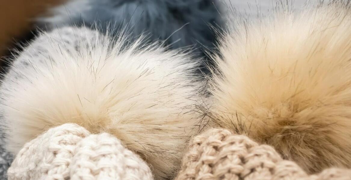 Jakie materiały włóczek są najlepsze dla osób z wrażliwą skórą?