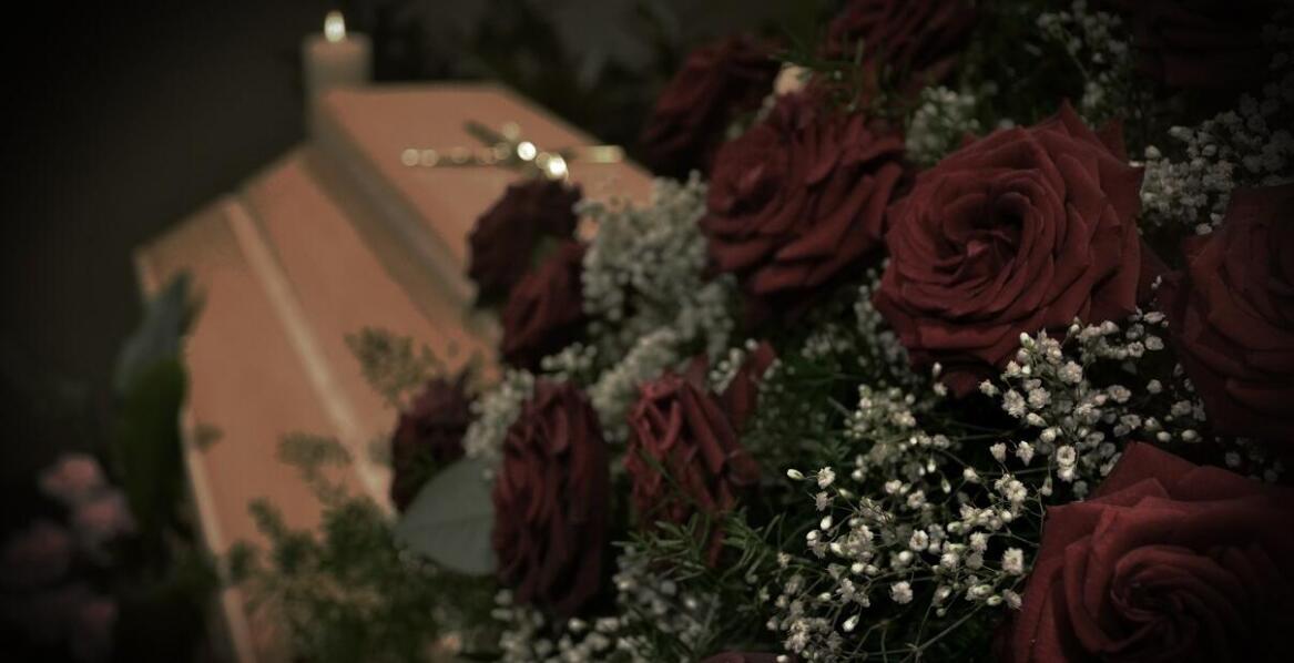 Jak zakład pogrzebowy pomaga w organizacji kremacji?
