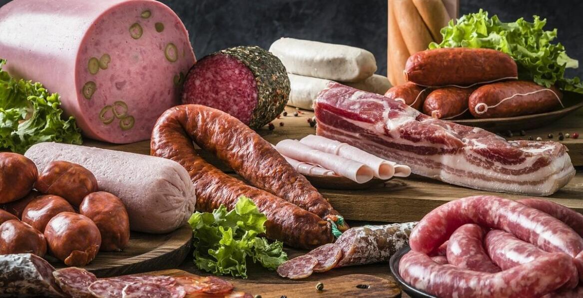 Jak przechowywać kiełbasy, aby zachować ich świeżość i walory smakowe?