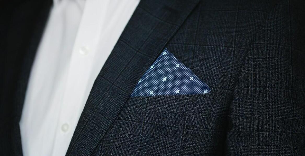 Jak dobrać poszetkę do garnituru, aby podkreślić swój styl?
