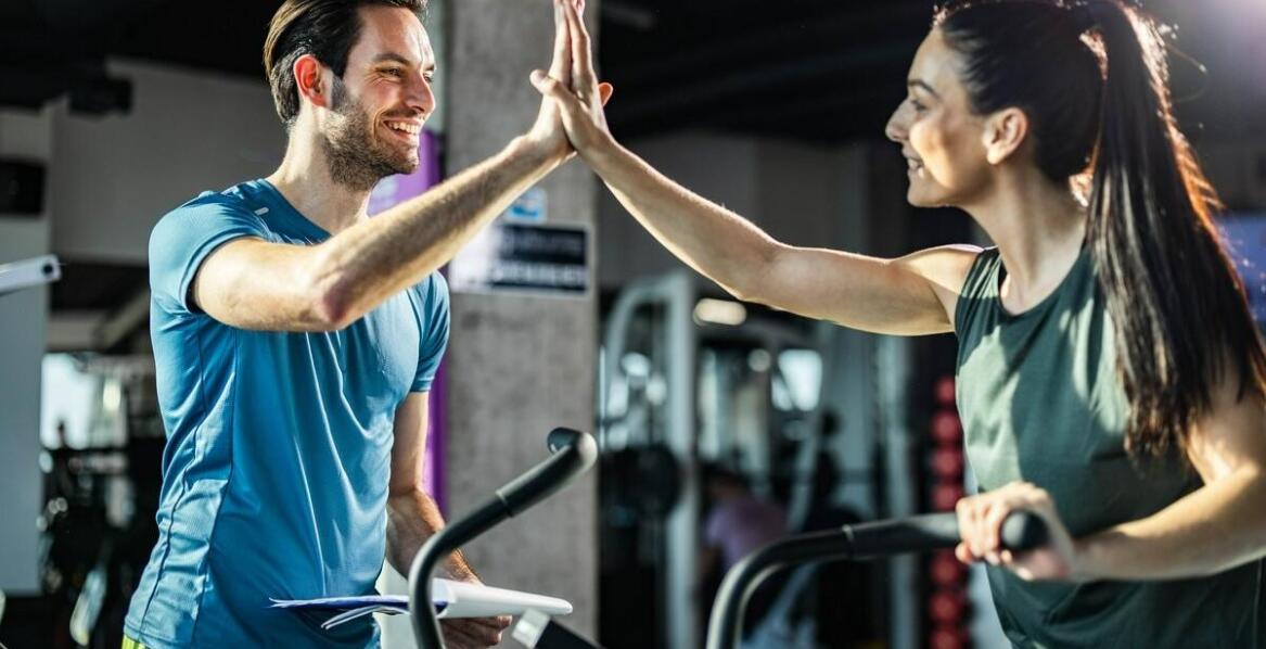 Trening zdrowotny z trenerem personalnym – na co zwracać uwagę?