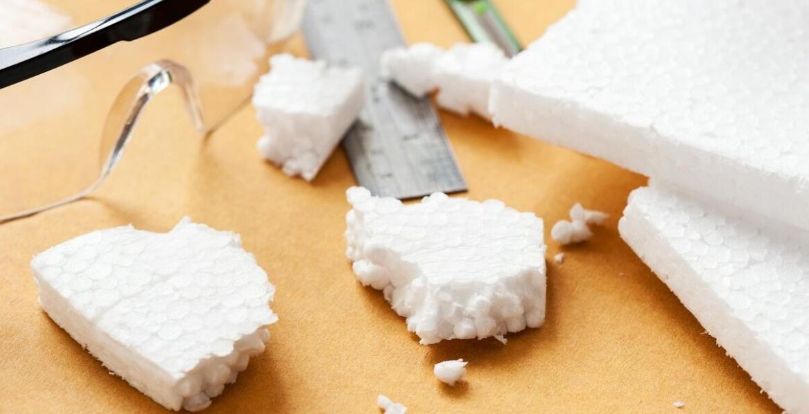 Zalety piany PUR w izolacji dachów płaskich i skośnych