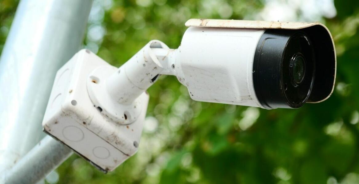 Jakie są etapy procesu montażu kamer w obiektach firmowych?