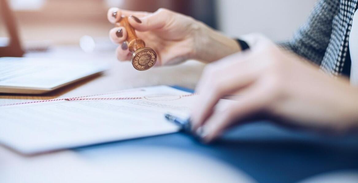 Notariusz a umowy przedwstępne – dlaczego są istotne w transakcjach nieruchomościowych?