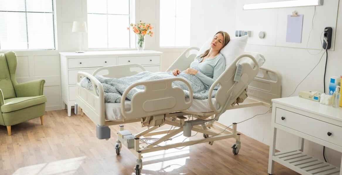 Korzyści z wynajmu łóżek rehabilitacyjnych dla osób po zabiegach chirurgicznych