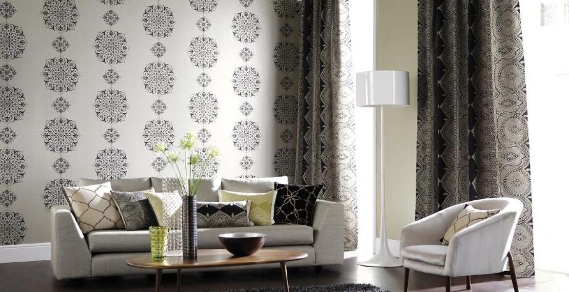 Eleganckie tapety do salonu – jak stworzyć spójny wystrój całego domu?