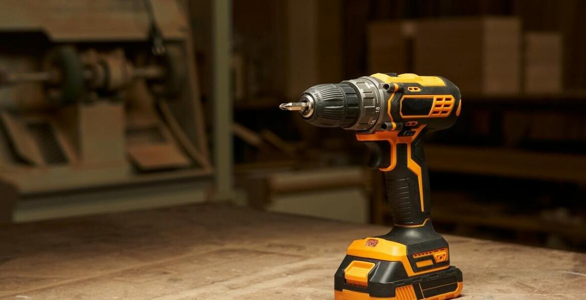 Przegląd najpopularniejszych modeli wiertarek do drewna dostępnych na rynku