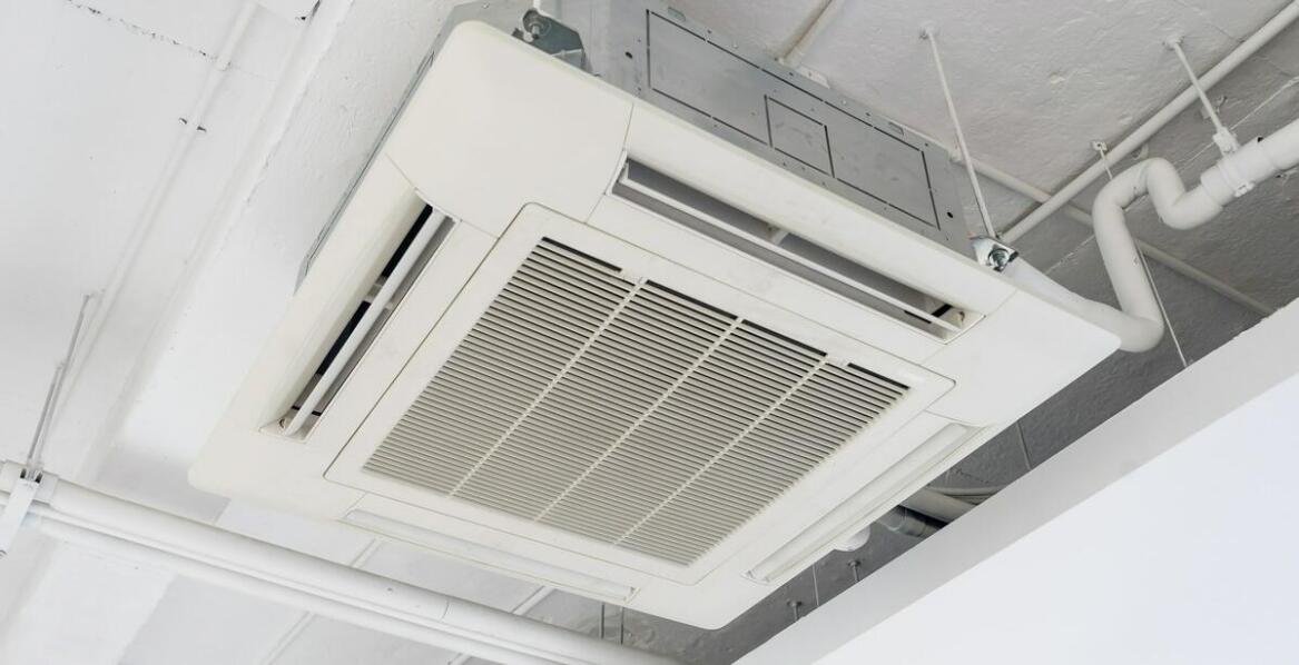 Jakie są najczęstsze wyzwania przy instalacji klimatyzacji w dużych obiektach?