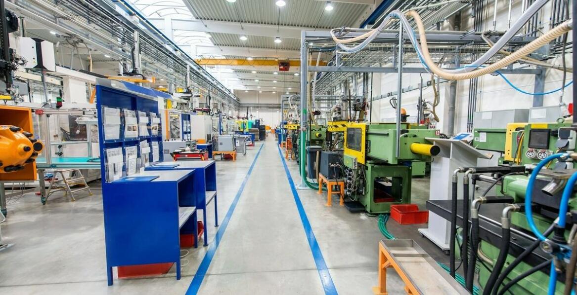 Jak oszacować koszty związane z zakupem i utrzymaniem hali na sprzedaż?